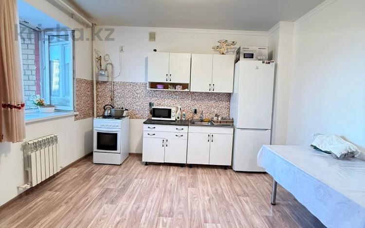 2-бөлмелі пәтер · 84 м² · 2/5 қабат, Алтын орда ш/а., бағасы: 27.5 млн ₸ в Актобе, мкр. Алтын орда — фото 2
