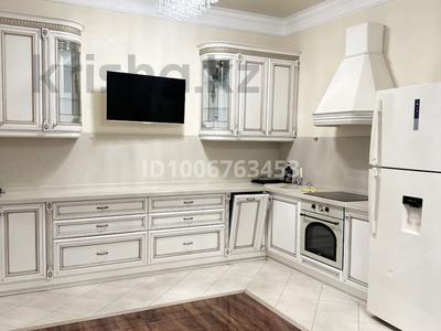 5-комнатная квартира · 239 м² · 2/6 этаж, Романтиков 27 за 130 млн 〒 в Астане, Алматы р-н