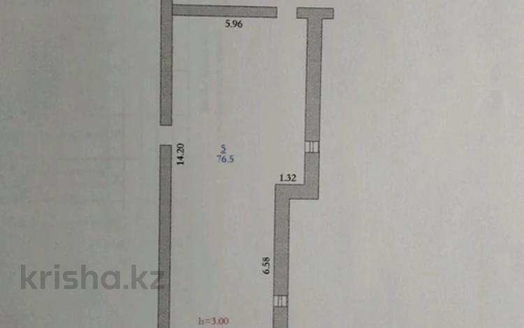 Свободное назначение, офисы, магазины и бутики, склады, салоны красоты, бани, гостиницы и зоны отдыха, фитнес и спорт, образование, развлечения, кабинеты и рабочие места, студии · 80 м² за 100 000 ₸ в Актобе, мкр. Алтын орда — фото 2