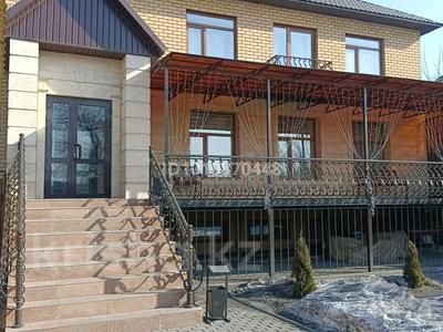 Дом · 7 комнат · 270 м², Абая 148 — Район церковь,рядом новый мост за 120 000 〒 в Семее