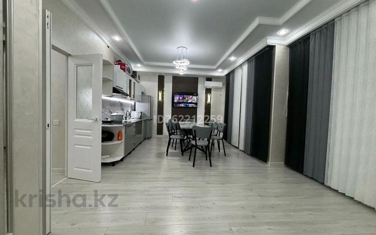 3-комнатная квартира · 76 м² · 1/3 этаж, Батырбекова 4/2 — Театр. Проспект Саттарханова за 25 000 〒 в Туркестане — фото 2