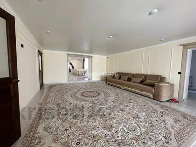 Отдельный дом · 10 комнат · 350 м² · 10 сот., мкр Жумыскер, Саржала Батыр 10 за 70 млн 〒 в Атырау