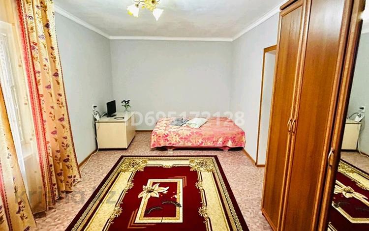 1-бөлмелі пәтер · 40 м² · 2/5 қабат · тәулік бойы, 14-й мкр 25 — Возле море рядом торговый центр Астана, бағасы: 10 000 〒 в Актау, 14-й мкр — фото 37