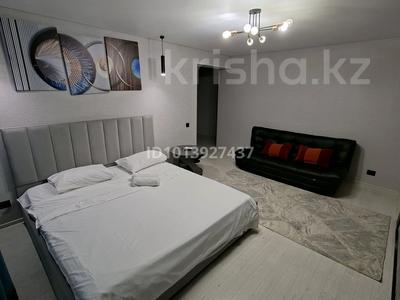 1-комнатная квартира · 45 м² · 1/5 этаж, Кердеры 127/1 — Льва Толстого за 12 000 ₸ в Уральске, мкр Школьник