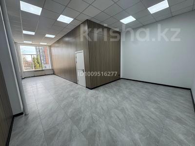 Свободное назначение, офисы, магазины и бутики, склады, салоны красоты, фитнес и спорт, медцентры и аптеки, образование, конференц-залы, кабинеты и рабочие места, студии · 80 м² за 400 000 ₸ в Павлодаре