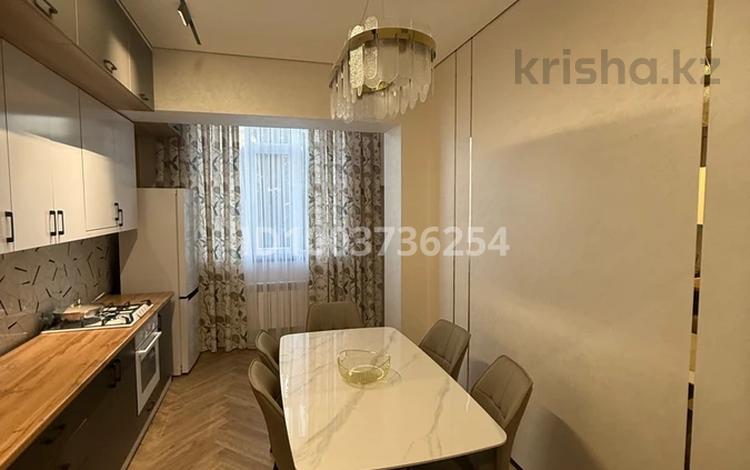 2-бөлмелі пәтер · 70 м² · 1/5 қабат, Достаевского 19 — проспект Толе би, бағасы: 320 000 ₸ в Таразе — фото 2