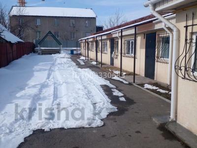 Часть дома · 2 комнаты · 60 м² · 7 сот., Аксай 3 — Недалеко от рынка Алтын Орда за 150 000 〒 в Абае