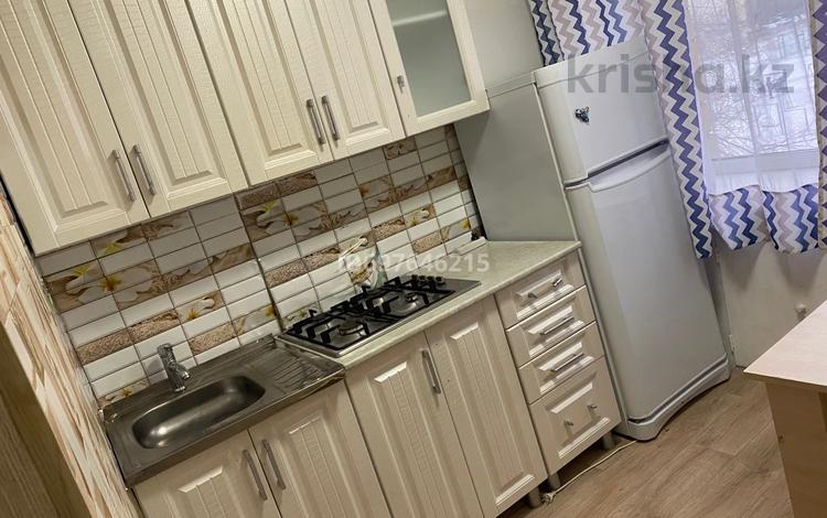 3-комнатная квартира · 42 м² · 3/5 этаж, Майкудук, 12й микрорайон 45 за 130 000 ₸ в Караганде, Алихана Бокейханова р-н — фото 2