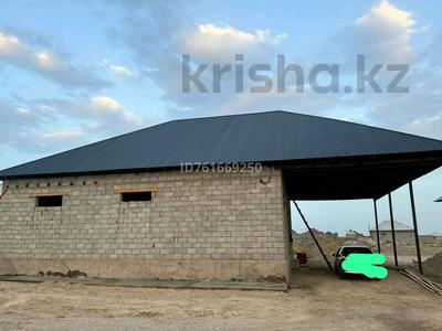 Отдельный дом · 4 комнаты · 120 м² · 10 сот., Мкр. Бекзат Б/н — 4 көше за 13 млн ₸ в Туркестане