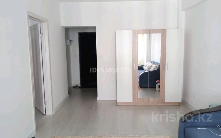 1-комнатная квартира · 40 м² · 6/9 этаж, мкр Кайрат, Сарыарка 1/2 — Рыскулова - Волочаевская за 200 000 ₸ в Алматы, Турксибский р-н — фото 2