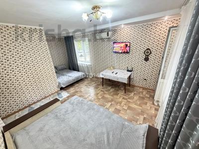 1-бөлмелі пәтер · 33 м² · 1/5 қабат, Льва Толстого 33, бағасы: 11 000 ₸ в Уральске