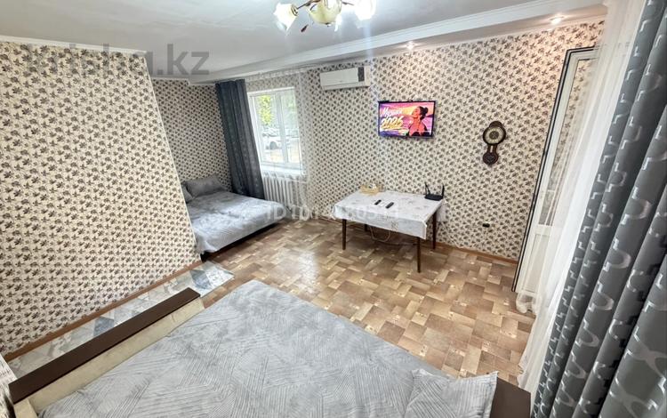 1-комнатная квартира · 33 м² · 1/5 этаж, Льва Толстого 33 за 11 000 ₸ в Уральске — фото 2