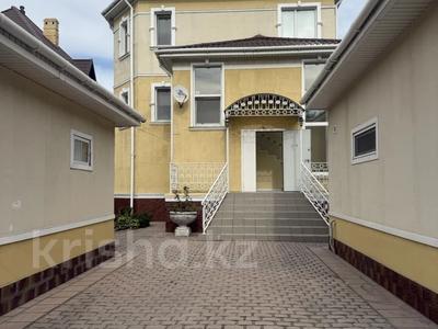 Отдельный дом · 5 комнат · 268 м² · 5.1 сот., Попова 120 за 140 млн ₸ в Петропавловске