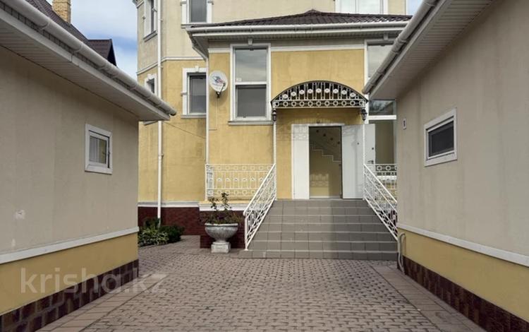 Отдельный дом · 5 комнат · 268 м² · 5.1 сот., Попова 120 за 140 млн ₸ в Петропавловске — фото 2
