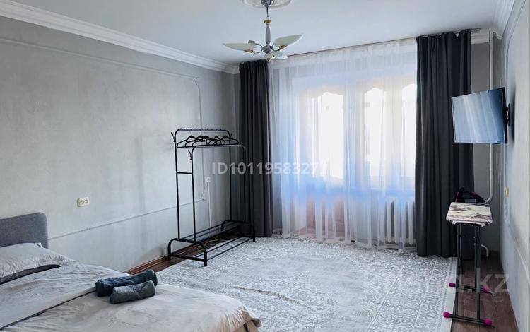 1-комнатная квартира · 43 м² · 2/9 этаж, Просп. Абая 105 за 11 000 ₸ в Уральске, мкр Школьник — фото 2