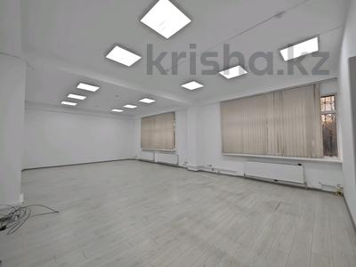 Свободное назначение, офисы, магазины и бутики, салоны красоты, фитнес и спорт, медцентры и аптеки, образование, развлечения, конференц-залы, студии · 112 м² за 780 000 ₸ в Алматы, Алмалинский р-н