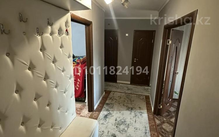 3-бөлмелі пәтер · 63.1 м² · 3/5 қабат, ул. 25-й Чапаевской дивизии 6, бағасы: 20 млн ₸ в Уральске, мкр Школьник — фото 2