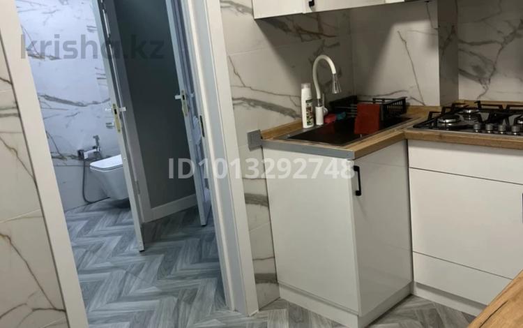 3-бөлмелі пәтер · 70 м² · 3 қабат, мкр Алтай-1 75 — Возле ваза, бағасы: 300 000 ₸ в Алматы, Турксибский р-н — фото 2