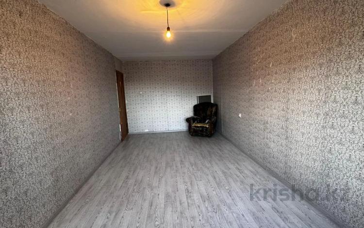 2-бөлмелі пәтер · 36 м² · 1/5 қабат, Бауржана Момышулы 17, бағасы: 10 млн ₸ в Аксу — фото 2