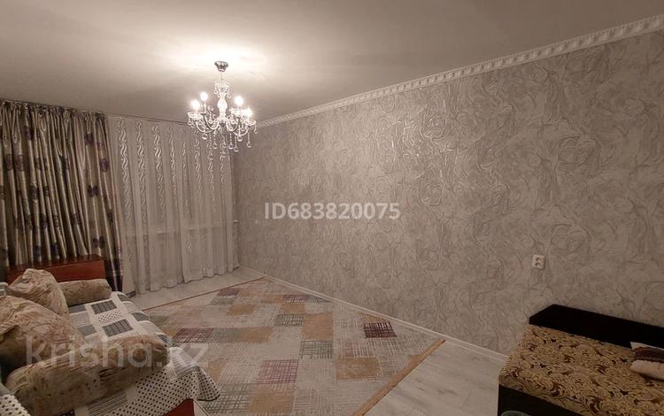 2-комнатная квартира · 52 м² · 2/9 этаж, Майкудук, Майкудук, 11а микрорайон за 10 000 ₸ в Караганде, Алихана Бокейханова р-н — фото 7