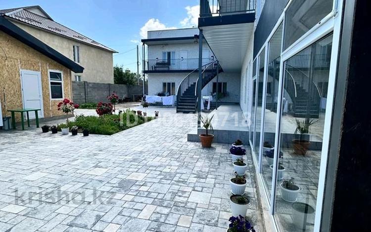 Отдельный дом · 12 комнат · 300 м² · 6 сот., Айтматова — Три короны, зето за 189 млн 〒 в  — фото 2