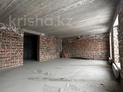 4-комнатная квартира · 101 м² · 3/4 этаж, мкр Михайловка , Мукатая Жанибекова 118 за ~ 38.4 млн ₸ в Караганде, Казыбек би р-н