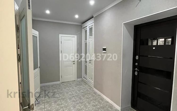 2-бөлмелі пәтер · 60 м² · 2/7 қабат, мкр. Алтын орда, Мкр Батыс 2 49Д, бағасы: 25.5 млн ₸ в Актобе — фото 2