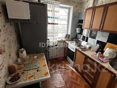 1-комнатная квартира · 33 м² · 2/5 этаж, Майкудук, 11а микрорайон 5 за 10 млн 〒 в Караганде, Алихана Бокейханова р-н