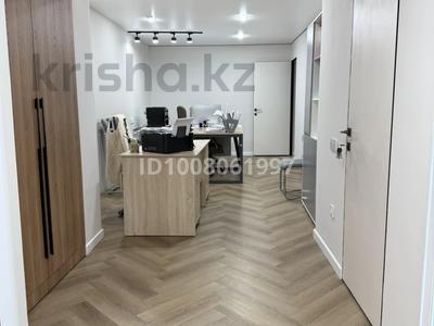 Свободное назначение, офисы, магазины и бутики · 70 м² за 52 млн ₸ в Шымкенте, Аль-Фарабийский р-н