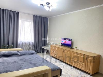 1-бөлмелі пәтер, 40 м², 1/5 қабат тәулігіне, Виноградова 23, бағасы: 10 000 〒 в Усть-Каменогорске, Ульбинский