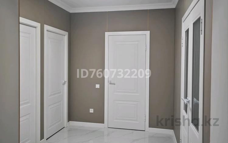 2-комнатная квартира · 55 м² · 3/5 этаж · помесячно, мкр №11 — Жандосова - Алтынсарина за 300 000 〒 в Алматы, Ауэзовский р-н — фото 3