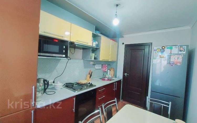 3-комнатная квартира · 58.5 м² · 3/5 этаж, Майкудук, Мкр Восток-1 3 за 20 млн ₸ в Караганде, Алихана Бокейханова р-н — фото 2