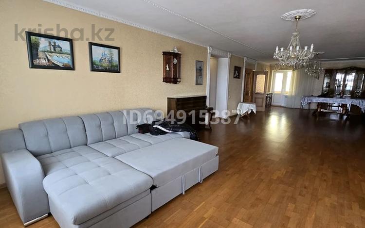 4-комнатная квартира · 190 м² · 5/9 этаж, мкр 5, Абулхаирхана 61 а — Абулхаирхана мадениет за 390 000 ₸ в Актобе — фото 16