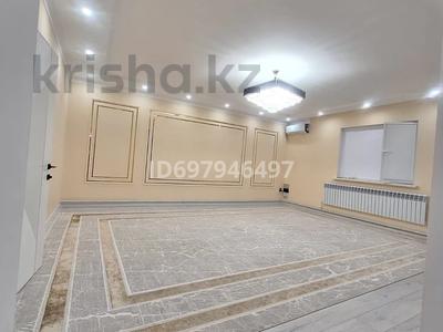 Отдельный дом · 2 комнаты · 65 м² · 8 сот., мкр Аксай-2, 9 52 за 26 млн 〒 в Атырау