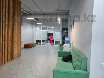 Офисы, магазины и бутики, склады, салоны красоты, медцентры и аптеки, образование, конференц-залы, кабинеты и рабочие места, студии · 145 м² за 900 000 〒 в Астане, Есильский р-н