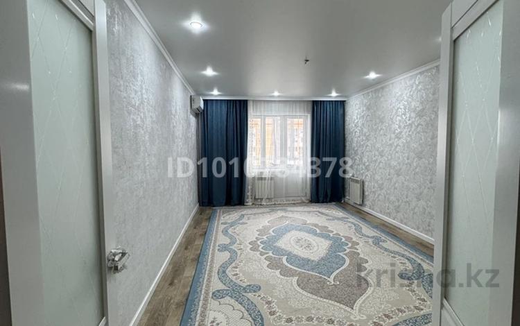 3-бөлмелі пәтер · 83.7 м² · 8/9 қабат, Самал 94/1 — Остановка 10 мкр, бағасы: 35 млн ₸ в Уральске — фото 2