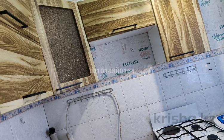 2-комнатная квартира · 44 м² · 1/5 этаж, 40 лет победы 56/1 56/1 — Базар, 26 квартал за 100 000 ₸ в Шахтинске — фото 2