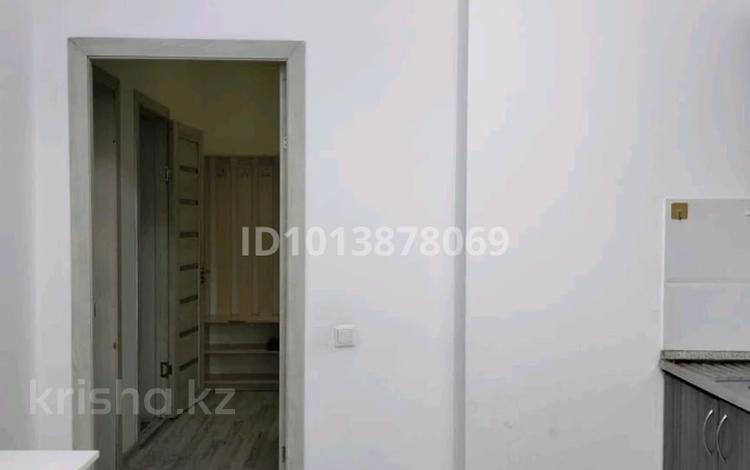 2-бөлмелі пәтер · 55 м² · 9/12 қабат, мкр Акбулак, 1-я улица 43, бағасы: 250 000 ₸ в Алматы, Алатауский р-н — фото 2