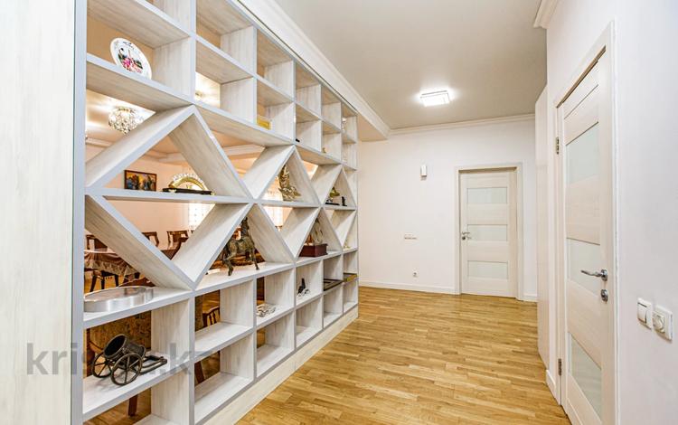 4-бөлмелі пәтер · 185 м² · 6/9 қабат, Тулебаева 171, 175, бағасы: 380 млн ₸ в Алматы, Медеуский р-н — фото 2