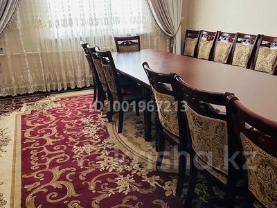 Жеке үй · 7 бөлме · 210 м² · 10 сот., мкр Самал-1 1144 — Пересечение улиц Рыскулова-Ескендирова, бағасы: 61.5 млн ₸ в Шымкенте, Абайский р-н