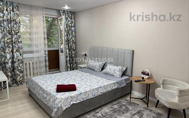 1-комнатная квартира · 50 м² · 4 этаж, ул. Оракбаева 16/1 за 12 000 ₸ в Уральске — фото 2