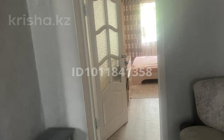 2-бөлмелі пәтер · 43.3 м² · 2/5 қабат, ул. Николая Пичугина 238, бағасы: 17 млн ₸ в Караганде, Казыбек би р-н — фото 2