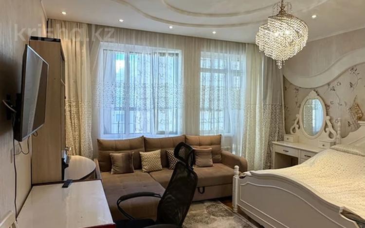 5-комнатная квартира · 210.3 м² · 9/10 этаж, Сарайшык 38 за ~ 150 млн ₸ в Астане, Есильский р-н — фото 2