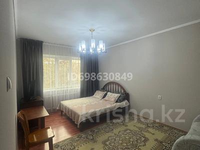 1-комнатная квартира, 40 м², 4/9 этаж помесячно, Толе би 143 — Толе би угол Муканова за 250 000 〒 в Алматы, Алмалинский р-н