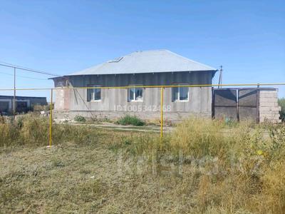 Отдельный дом · 4 комнаты · 120 м² · 30 сот., Нуркен Абдирова 2 — Находится с левой стороны за 40 млн ₸ в Жалтырколе