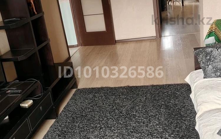 3-комнатная квартира · 70 м² · 2/5 этаж, Жандосова — Розыбакиева за 370 000 ₸ в Алматы, Бостандыкский р-н — фото 2