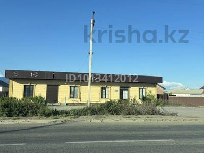 Свободное назначение, офисы, магазины и бутики, склады, салоны красоты, фитнес и спорт, медцентры и аптеки, образование, развлечения, конференц-залы, кабинеты и рабочие места, студии · 117 м² за 100 000 ₸ в Атырау, Жумыскер
