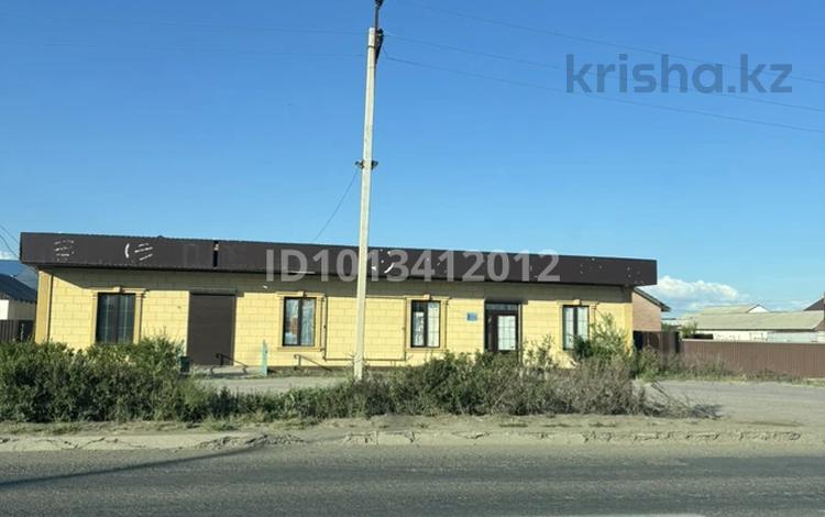 Свободное назначение, офисы, магазины и бутики, склады, салоны красоты, фитнес и спорт, медцентры и аптеки, образование, развлечения, конференц-залы, кабинеты и рабочие места, студии · 117 м² за 100 000 ₸ в Атырау, Жумыскер — фото 2