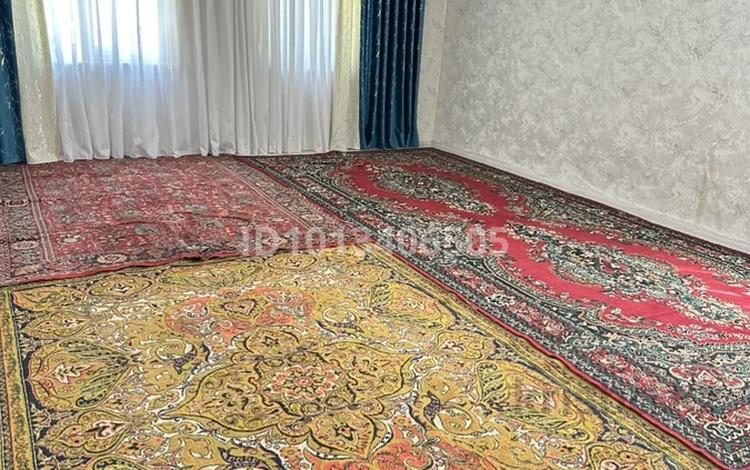 Отдельный дом · 3 комнаты · 120 м², мкр Зарослый, Султанова 58 за 100 000 ₸ в Атырау — фото 2