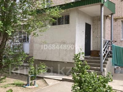 Продажа квартир в Западно-Казахстанской обл.: 5-комнатная квартира · 122.9 м² · 1/9 этаж, мкр Кунаева 2 — Идеально подойдет под коммерческий бизнес. Находится на против народного банка, отдельный вход со стороны ТД Клондайк за 43 млн 〒 5-комнатная квартира · 122.9 м² · 1/9 этаж, мкр Кунаева 2 — Идеально подойдет под коммерческий бизнес. Находится на против народного банка, отдельный вход со стороны ТД Клондайк за 43 млн 〒 в Уральске